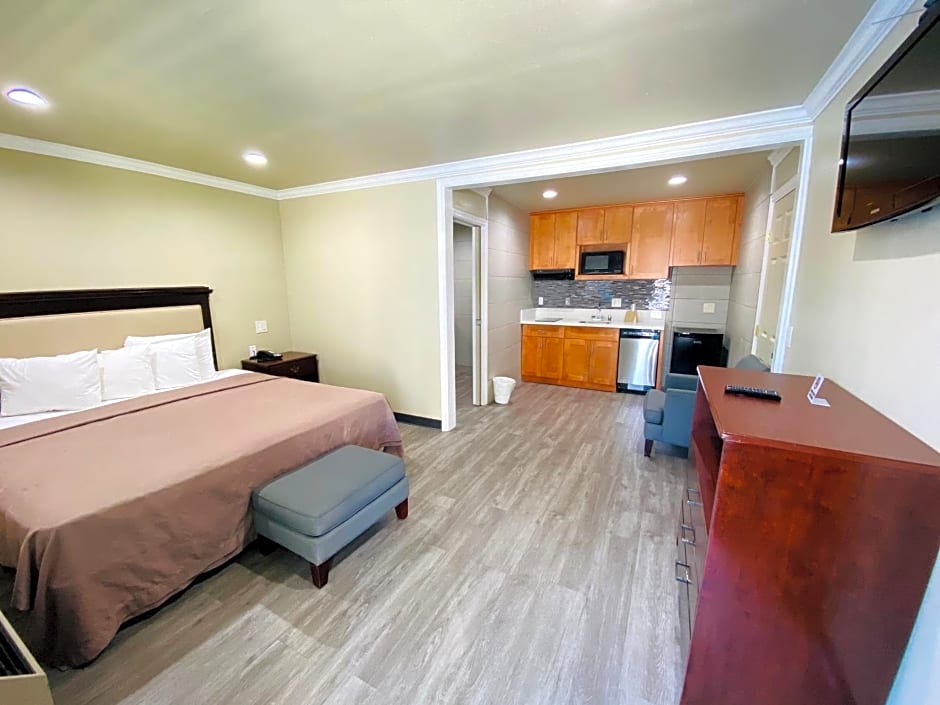Le Blanc Inn & Suites