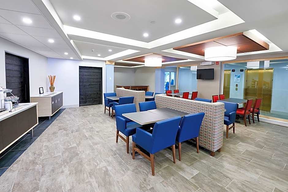 Holiday Inn Express Hotel & Suites Dieppe Airport By IHG