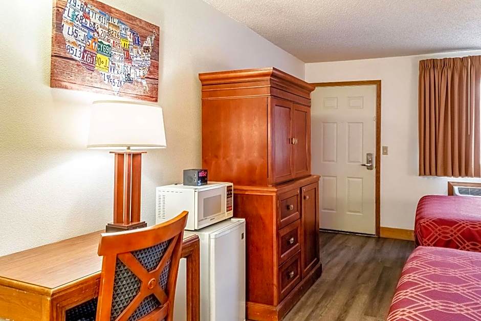 Econo Lodge Inn & Suites Madras