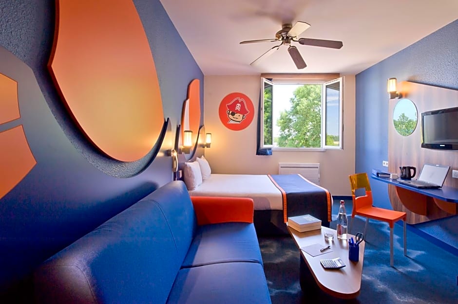 Explorers Hotel At Disneyland Paris