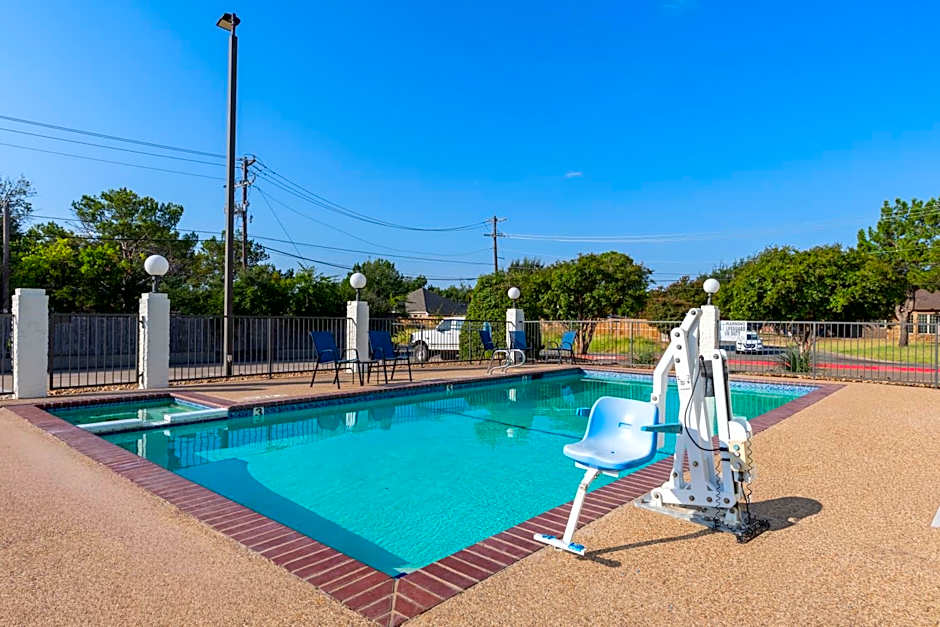Days Inn by Wyndham Granbury