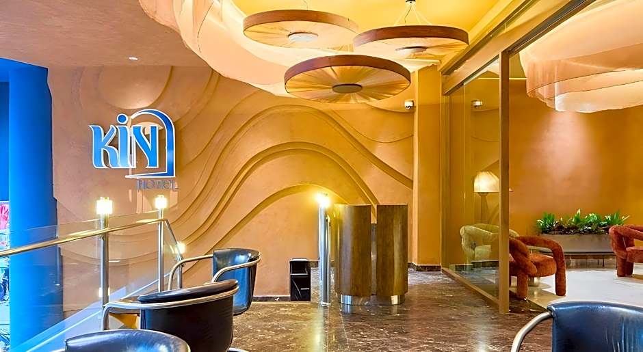 Kin Hotel Ly Tu Trong