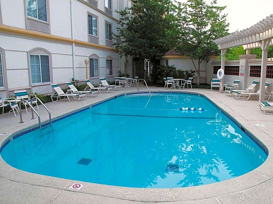 La Quinta Inn & Suites by Wyndham Westport
