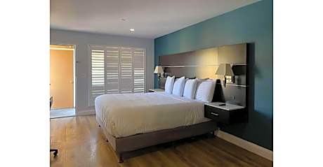 1 King Bed | Mobil Acc RI Shwr Nsmk Kitchen