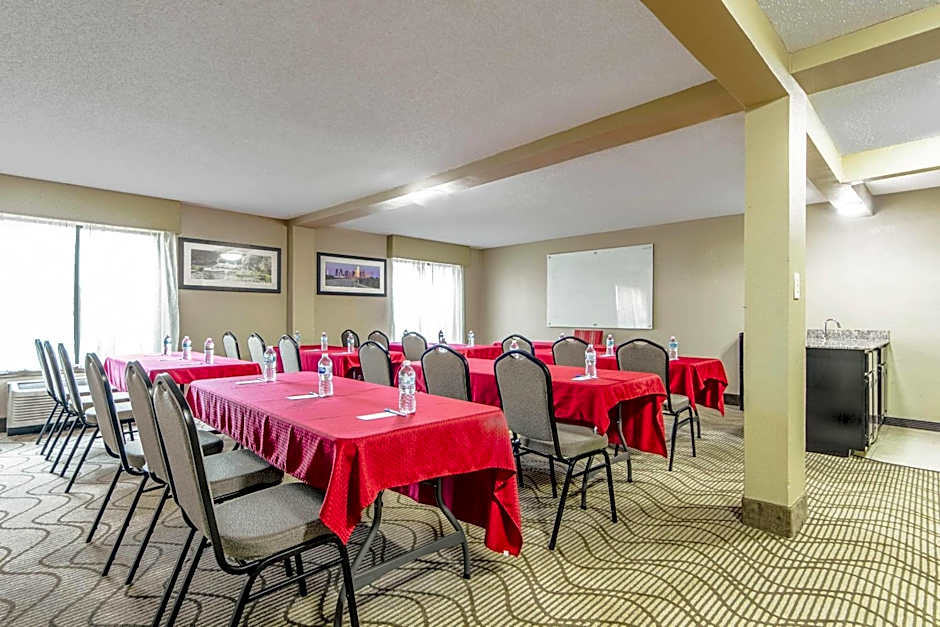 Comfort Inn North Dallas Near the Galleria