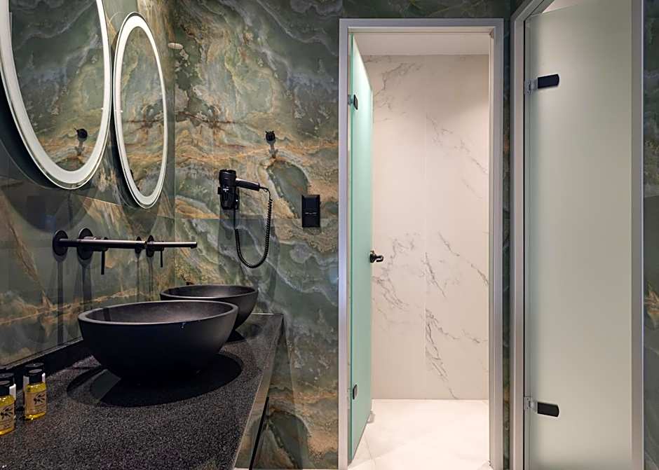 Lagomandra Luxury Suites with Private Pools