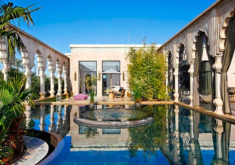 Palais Namaskar