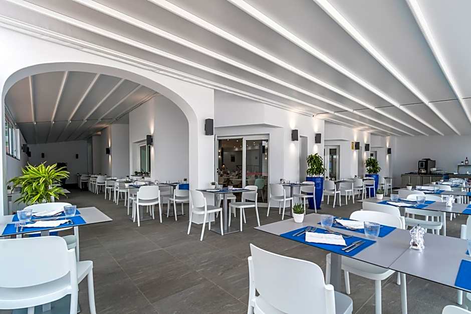 Aparthotel Esquinzo Y Monte Del Mar