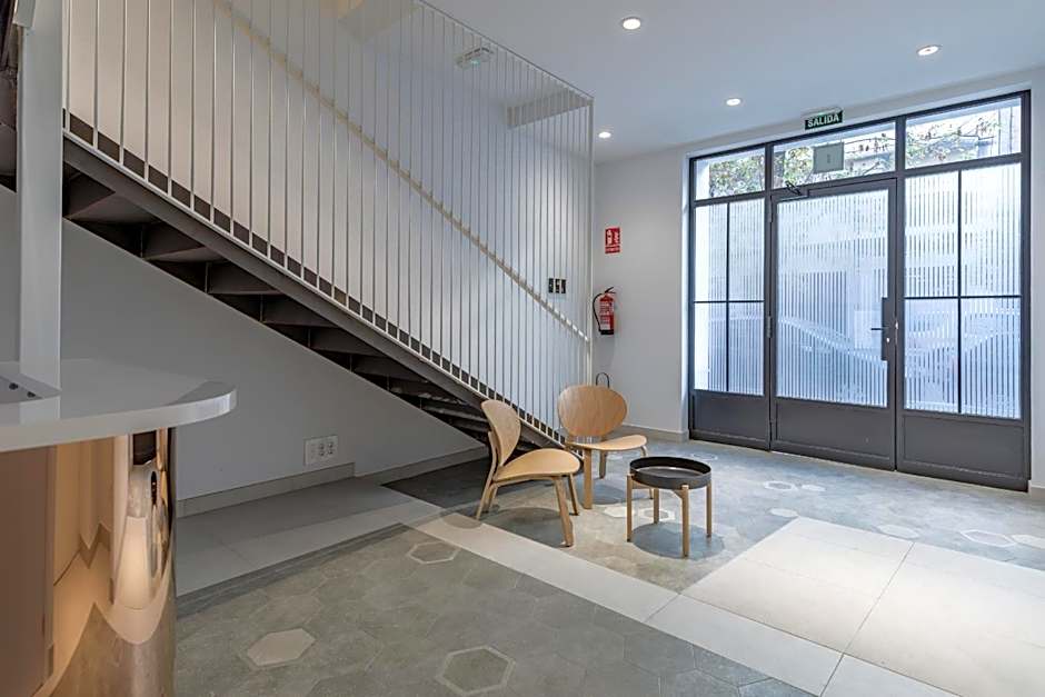 Chic & Comfortable Apartment, Private Terrace