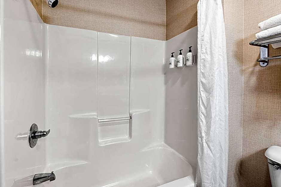 Boarders Inn & Suites by Cobblestone Hotels - Shawano