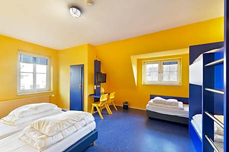 5 Bed Room with shared Bathroom