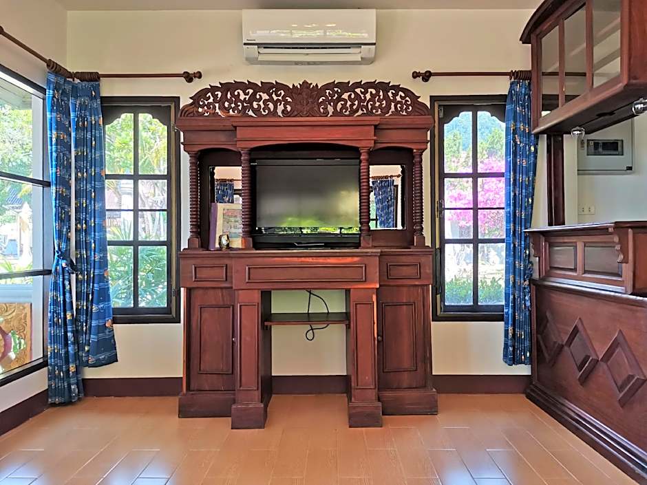 Holiday Villa, Lanta