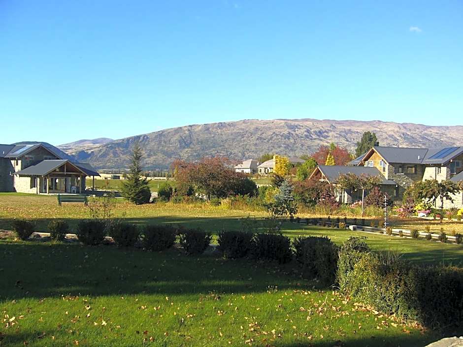 Golfcourse Road Chalets and Lodge