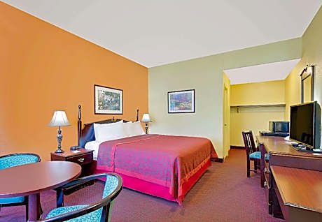 1 King Bed, Non-Smoking