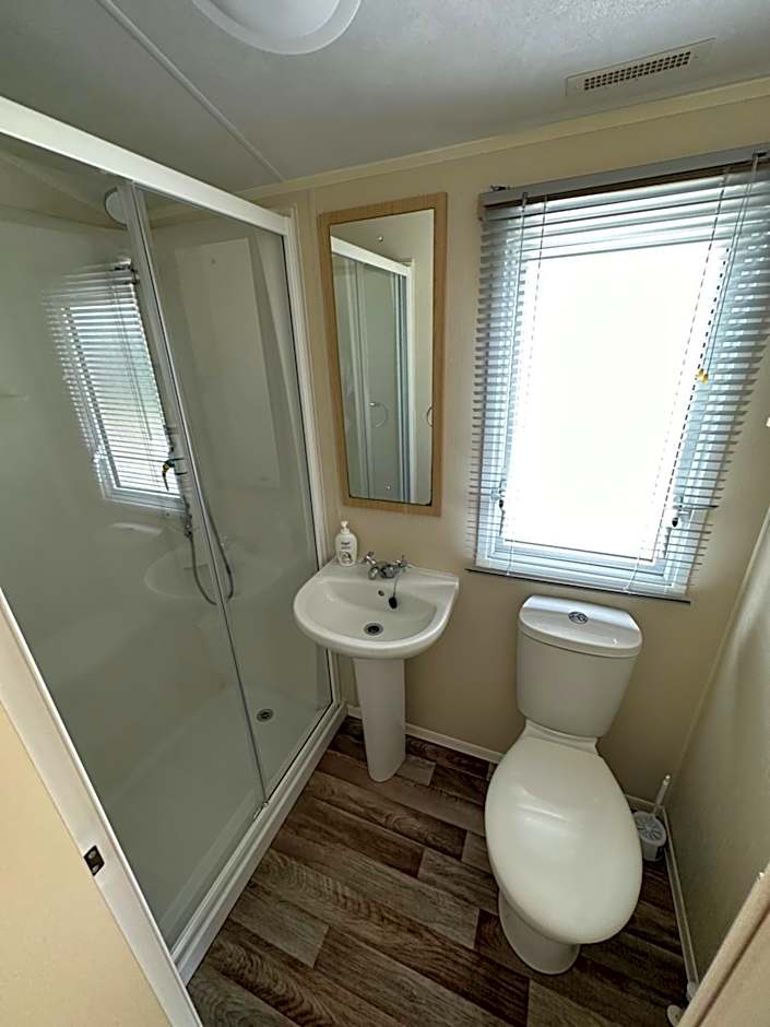 Sunnymede E11 Keyshare Holiday lets 8 Berth
