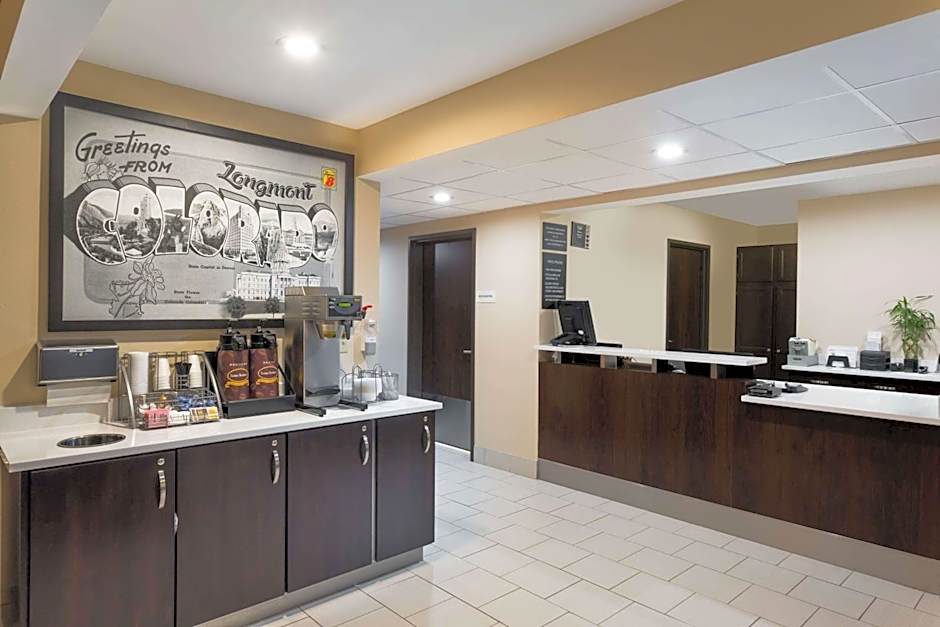 Super 8 by Wyndham Longmont/Twin Peaks