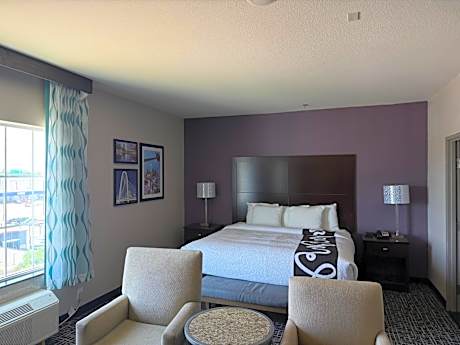 Deluxe Family Suite - Mobility Access/Non-Smoking