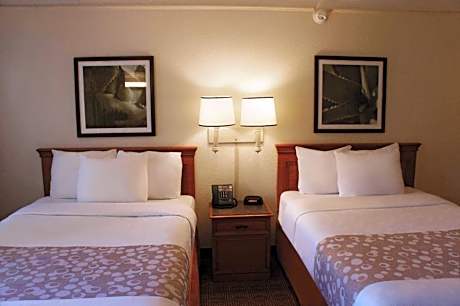 Double Room with Two Double Beds and Bath Tub - Mobility/Hearing Accessible - Non-Smoking