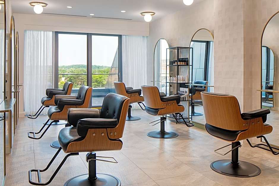 Amway Grand Plaza Hotel, Curio Collection by Hilton