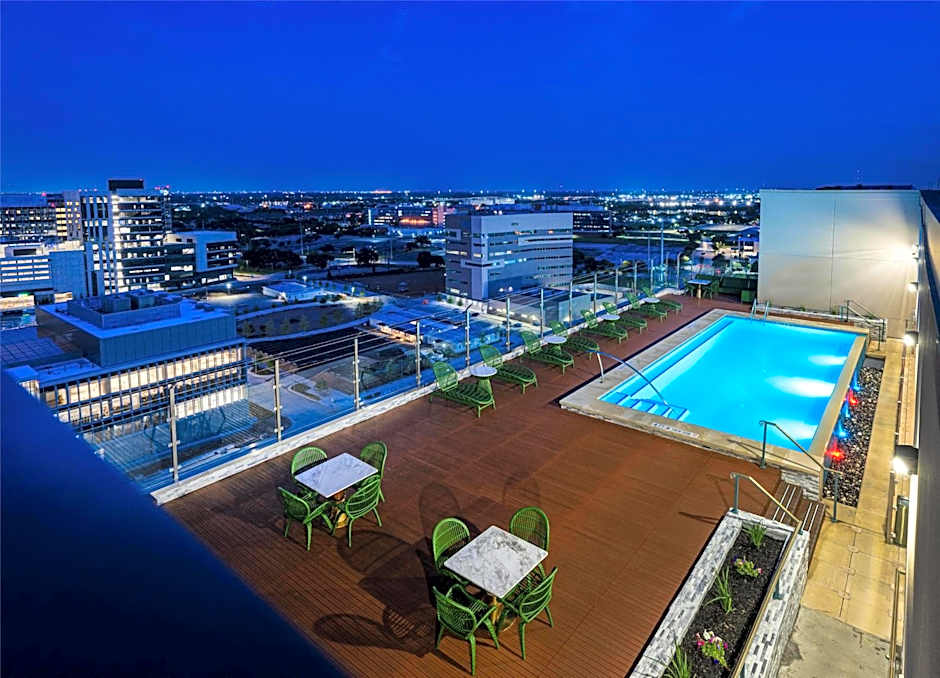 Blossom Hotel Houston, Curio Collection by Hilton