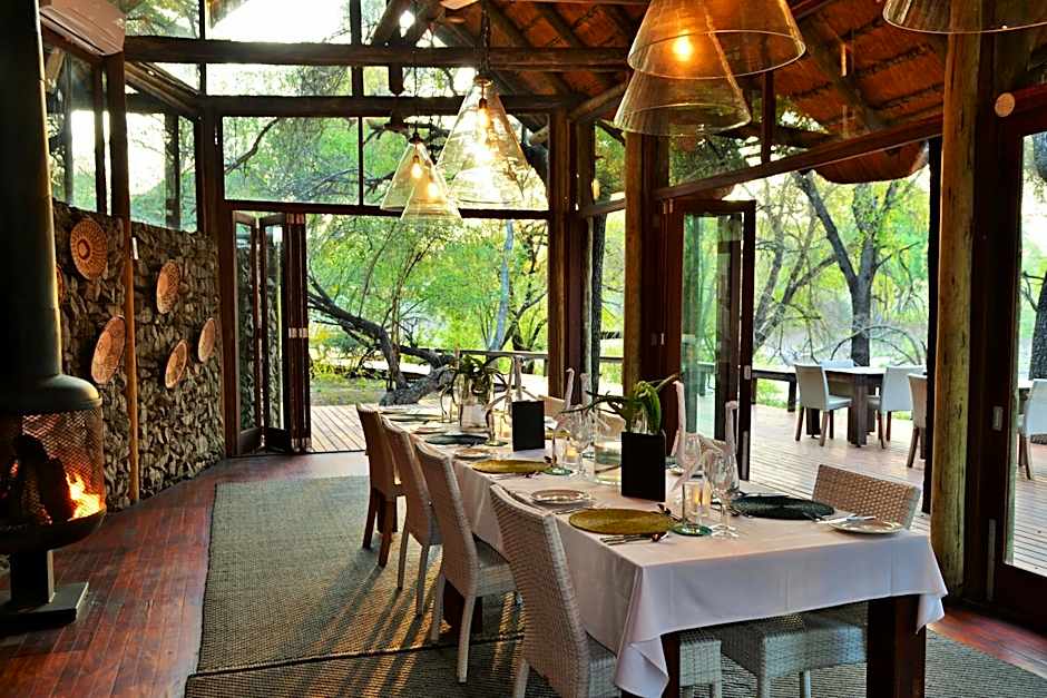 Rhino Post Safari Lodge