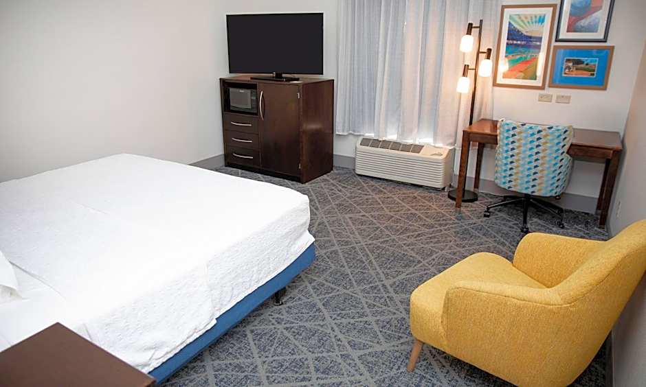Hampton Inn & Suites Williamsport-Faxon Exit