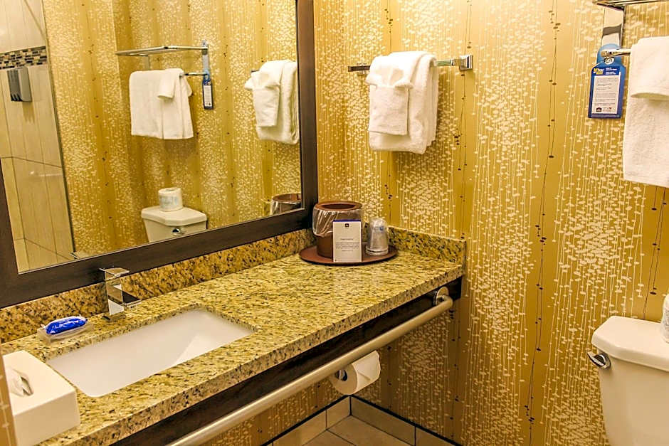 Best Western Plus Moosomin Hotel