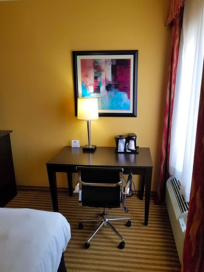La Quinta Inn & Suites by Wyndham Union City