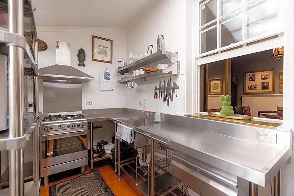 Connage - Historic Battery Point Police Station