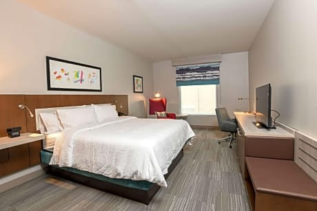 1 KING PREMIUM W/IN-ROOM DRINKS-SNACKS
