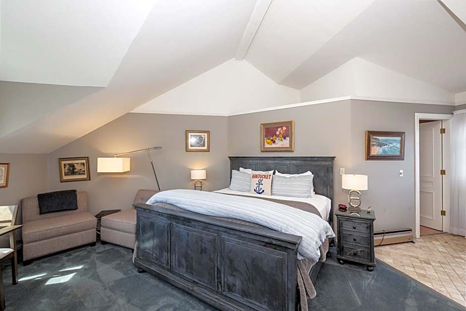 Nantucket Whale Inn, Half Moon Bay