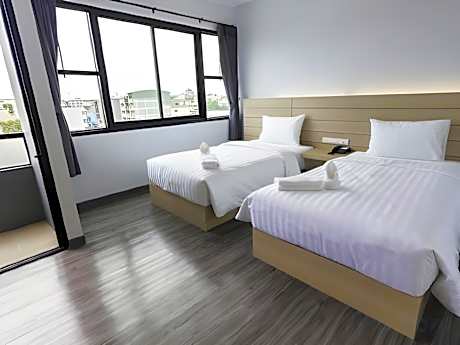 Deluxe Twin Bed Room