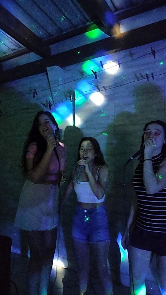 Gênesis Beach Hostel! Quartos compartilhados e privativos na Pinheira