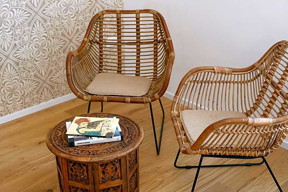 ELECTRIC Rooms & Suites