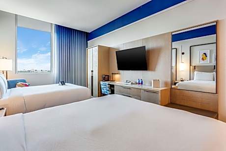 Queen Room with Two Queen Beds and Sofa Bed - Kitchen