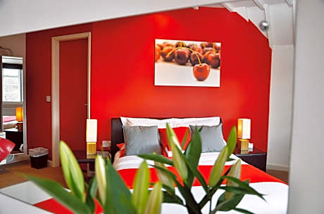 Family Room (2 Adults + 1 Child)