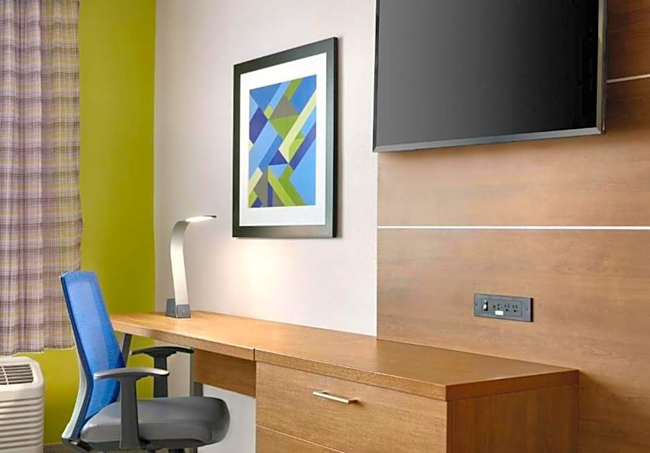 Holiday Inn Express & Suites Salisbury by IHG