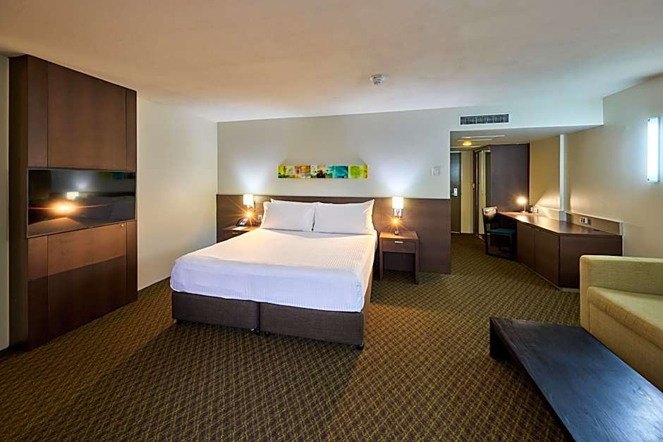 Cairns Harbourside Hotel