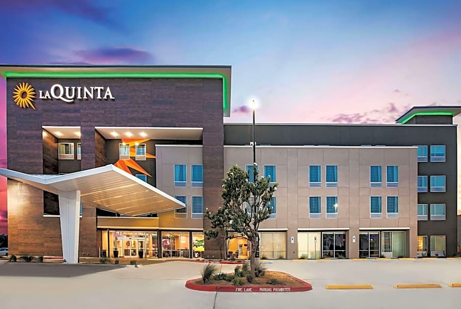 Photo 1 of 50 of La Quinta Inn & Suites by Wyndham McAllen La Plaza Mall