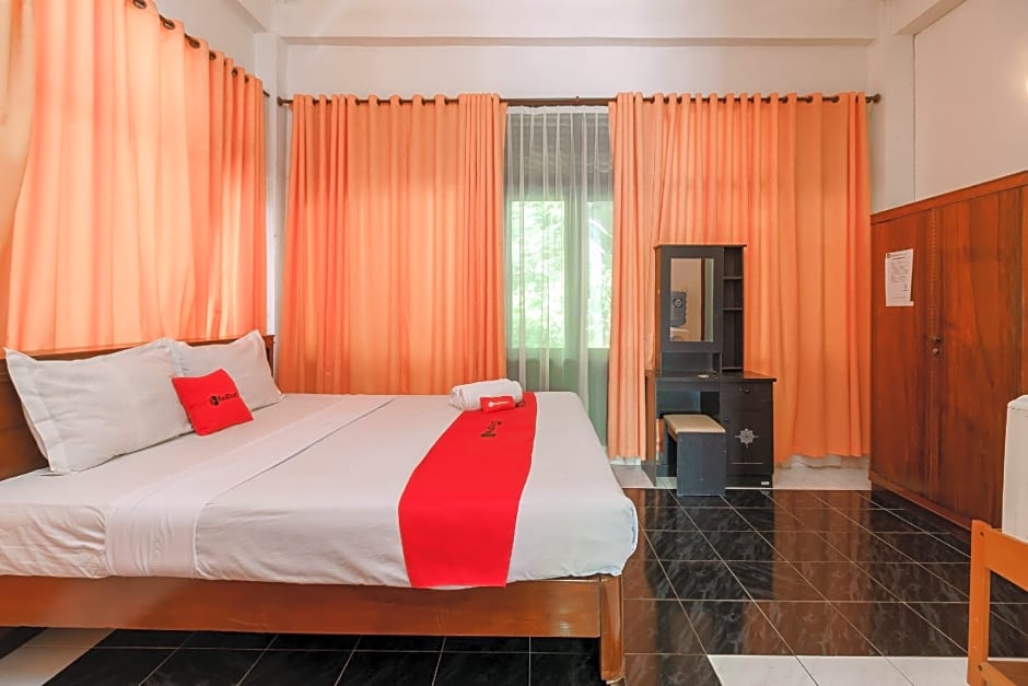 RedDoorz @ Tuktuk Danau Toba