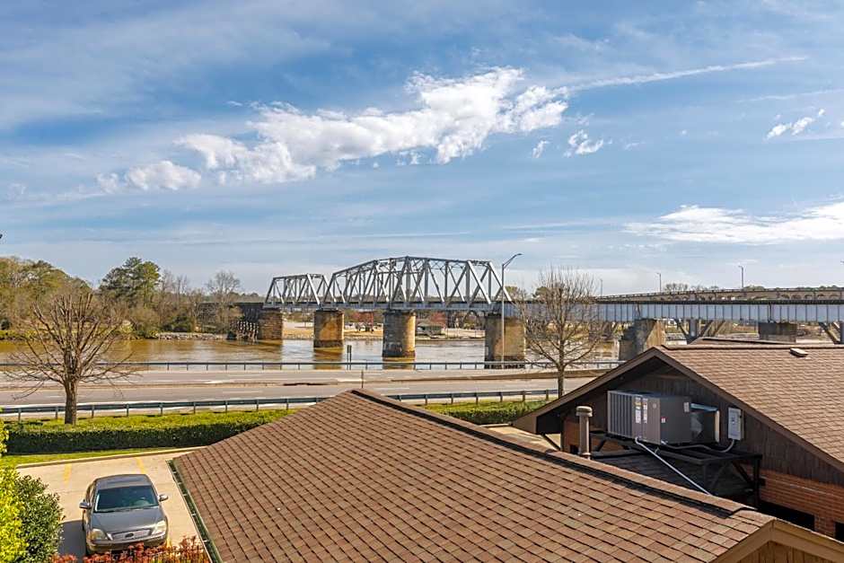 Gadsden Inn and Suites