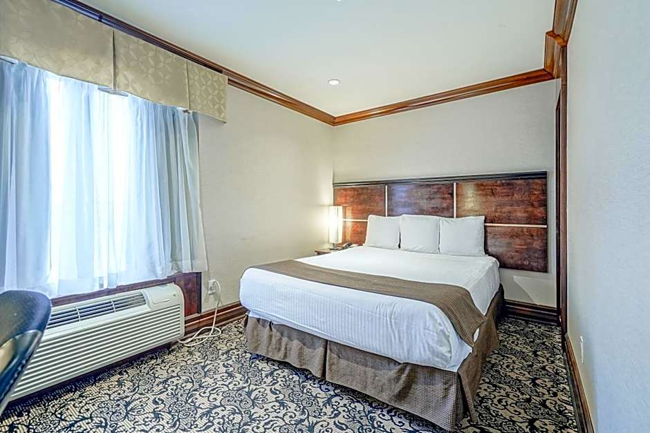 Woodbine Hotel & Suites