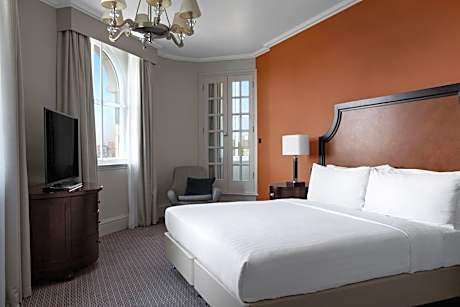 One-Bedroom King Suite