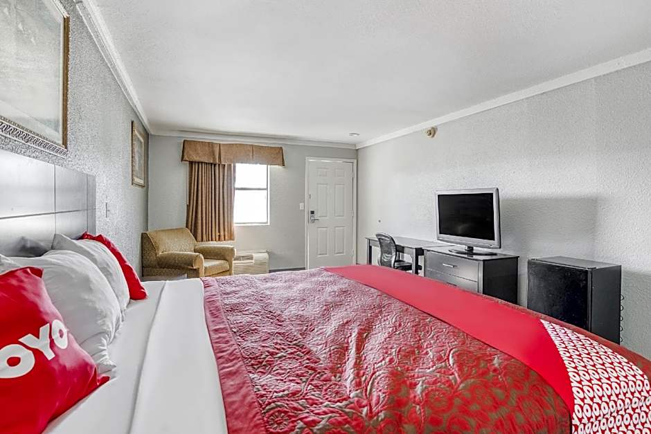 OYO Hotel Pineville LA Hwy 165