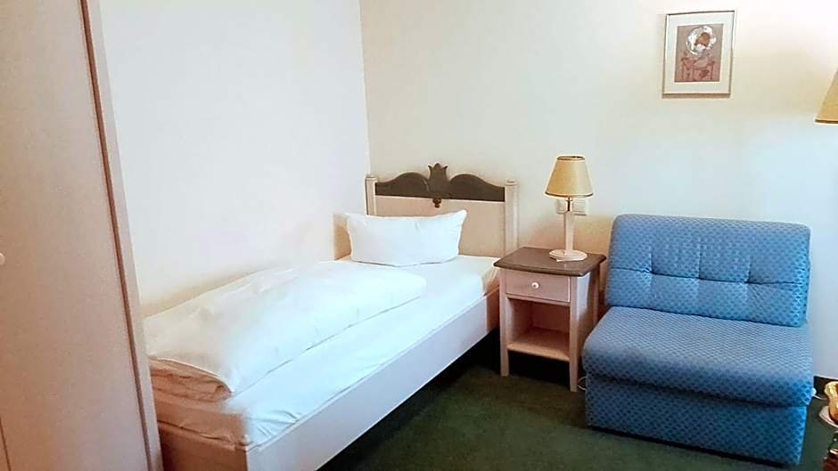 Photo 1 of 11 of Single Room
