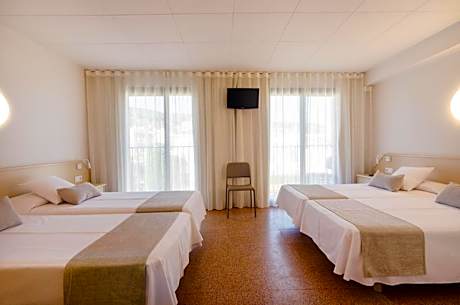 Family Room (2 Adults + 2 Children)