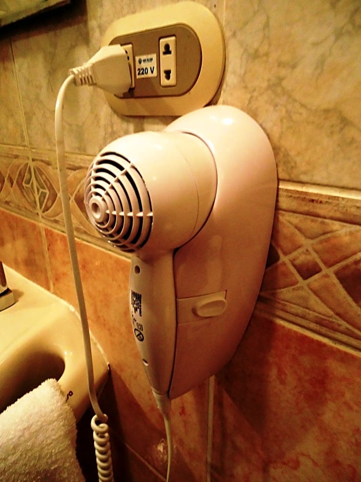 Leon de Oro Inn & Suites