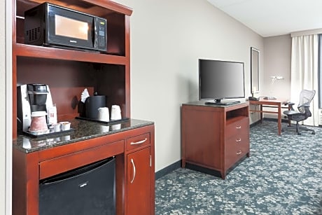 2 Qn Premium Suite Mb/Hearing/Access W/Tub