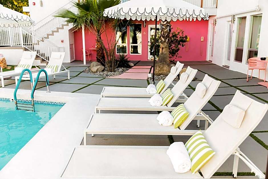 The Wesley by AvantStay Mid-Century Modern Oasis with Pool