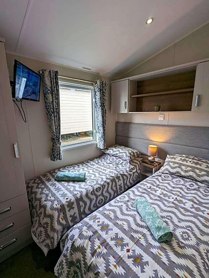 LOCATION LOCATION Beautiful Modern Frontline Caravan Haven Littlesea Weymouth